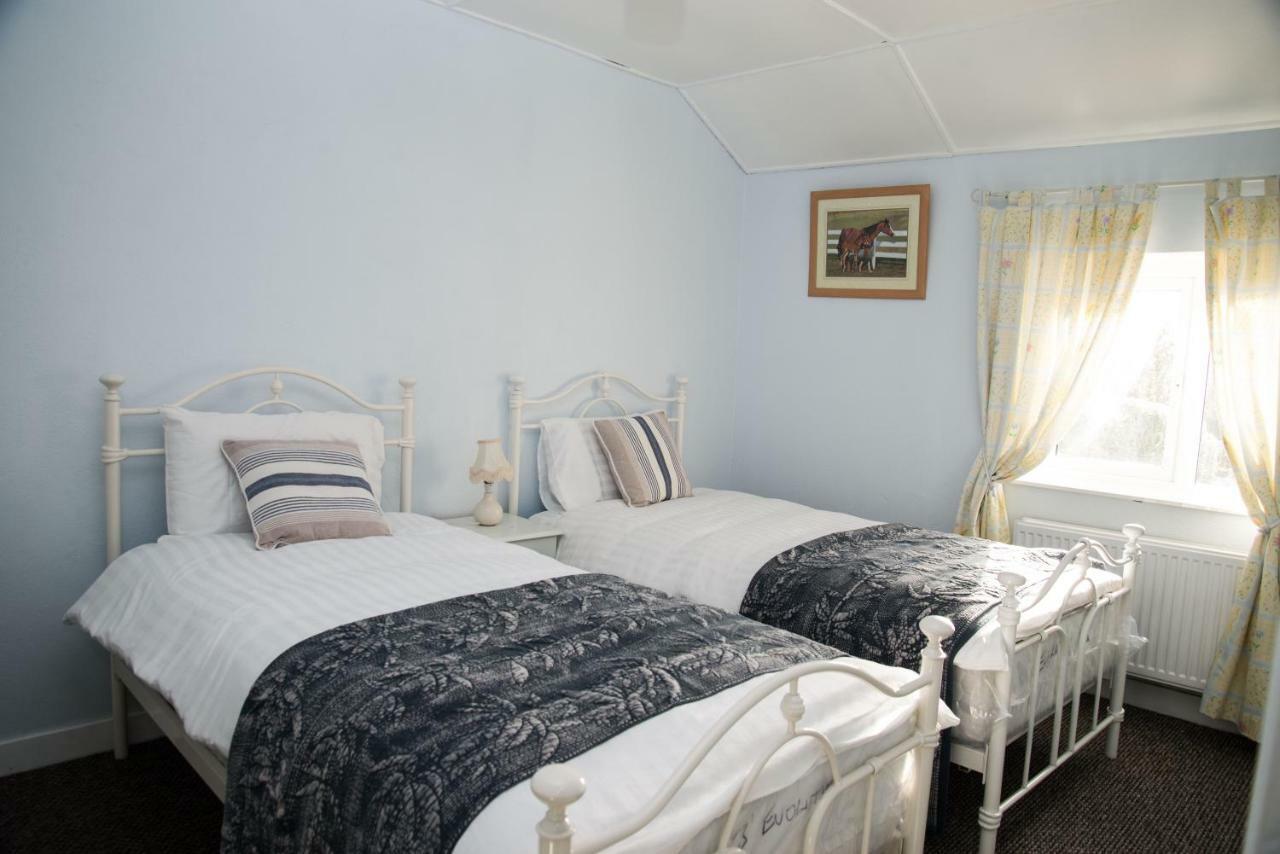 Barney'S Lodge Malin Esterno foto